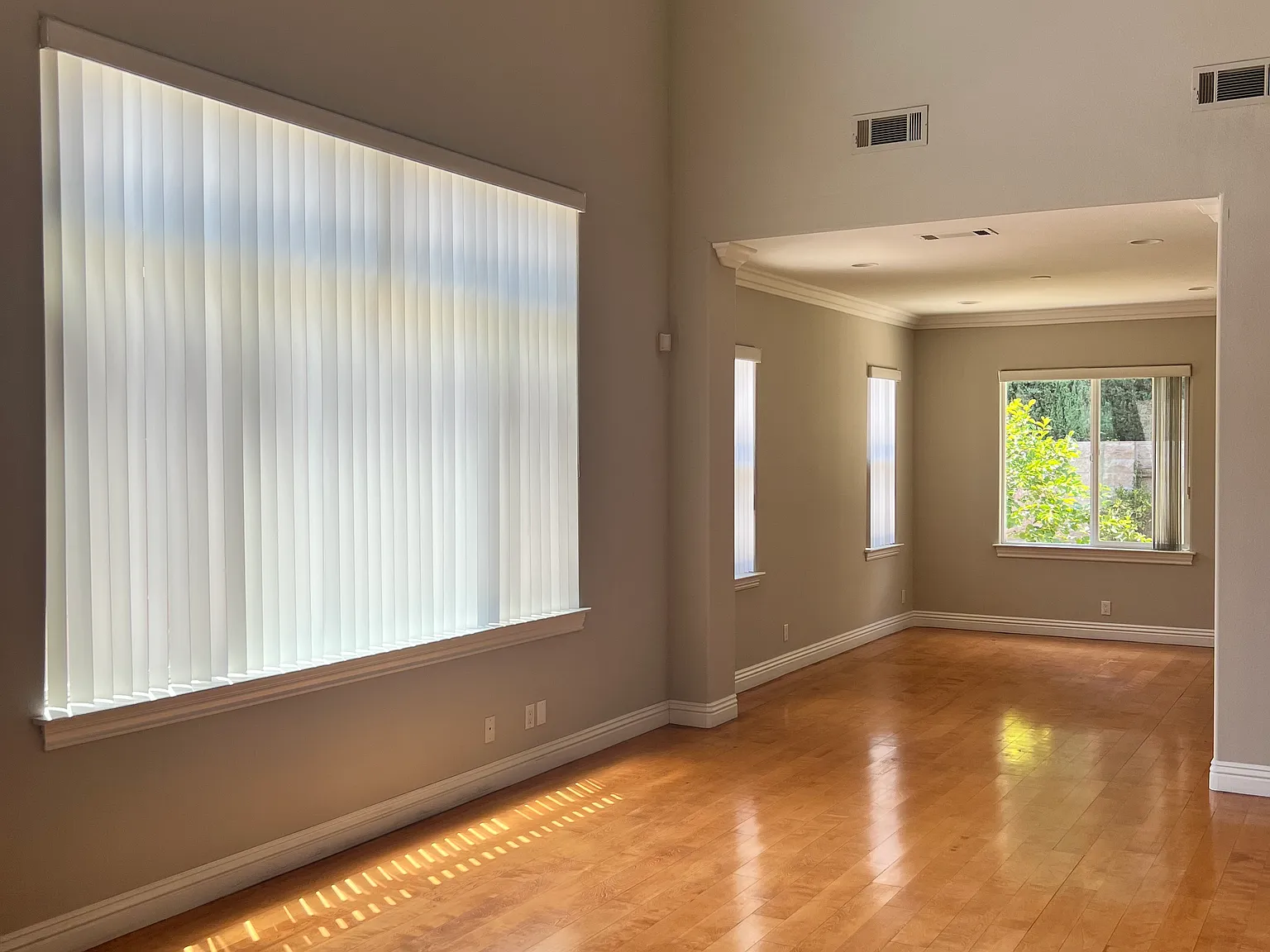 5 bed, 2891 sqft, $4,600 — Photo 3