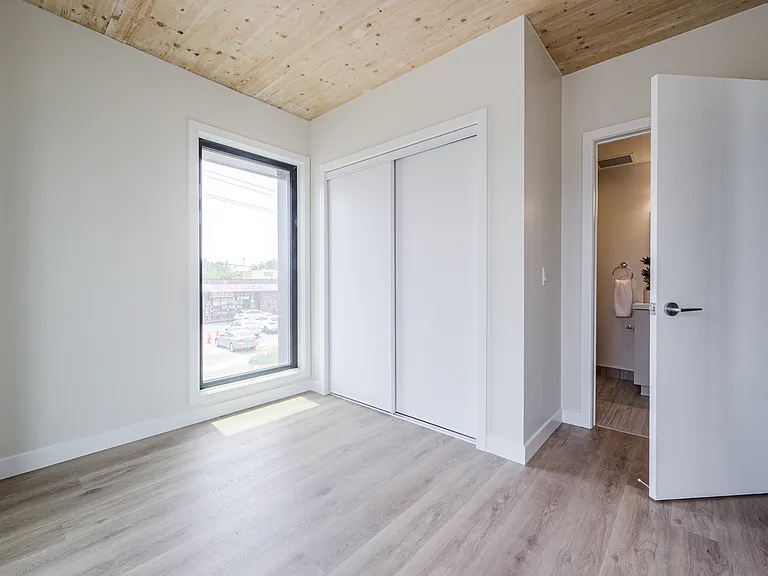 230 Royal York Rd — Photo 27