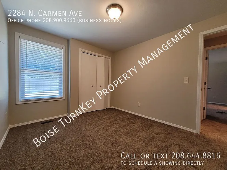 2284 N Carmen Ave — Photo 32