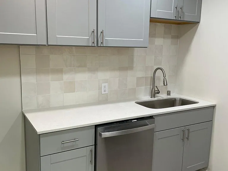 311 Stanford Dr SE — Photo 5
