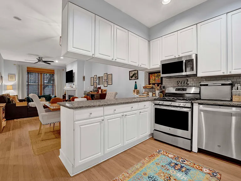 916 W Grace St #3 — Photo 5