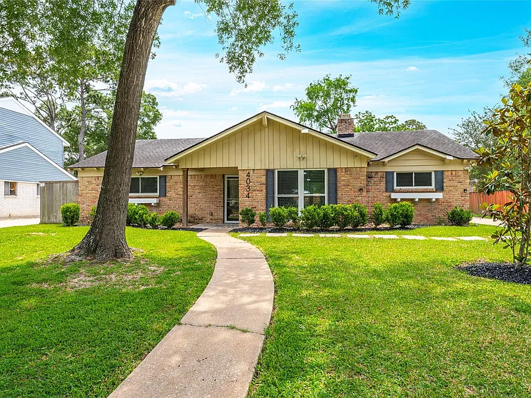 4034 Shady Springs Dr — Photo 1