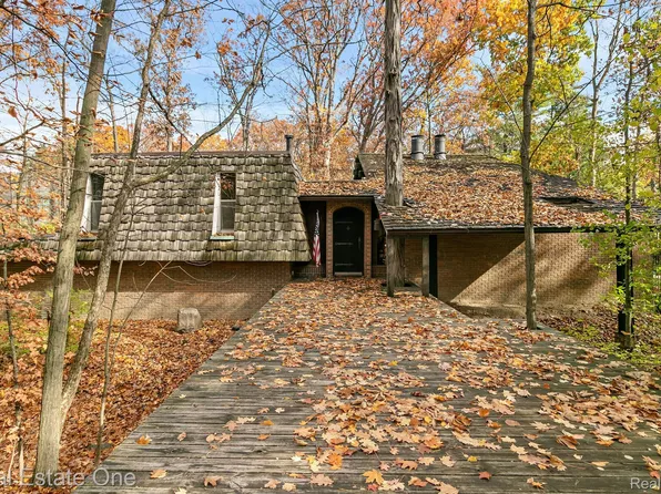 31370 E Stonewood Ct, Farmington Hills, MI 48334