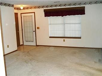 3rd image of 7842 Oakland Dr