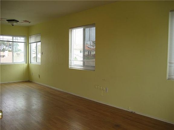 3rd image of 4654 Niagara Ave