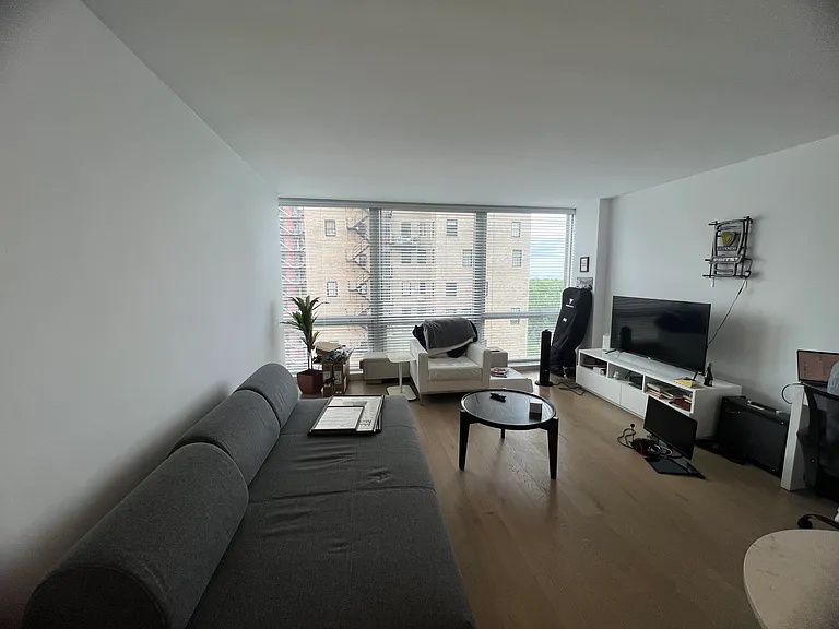 2400 N Lakeview Ave #1016 — Photo 2
