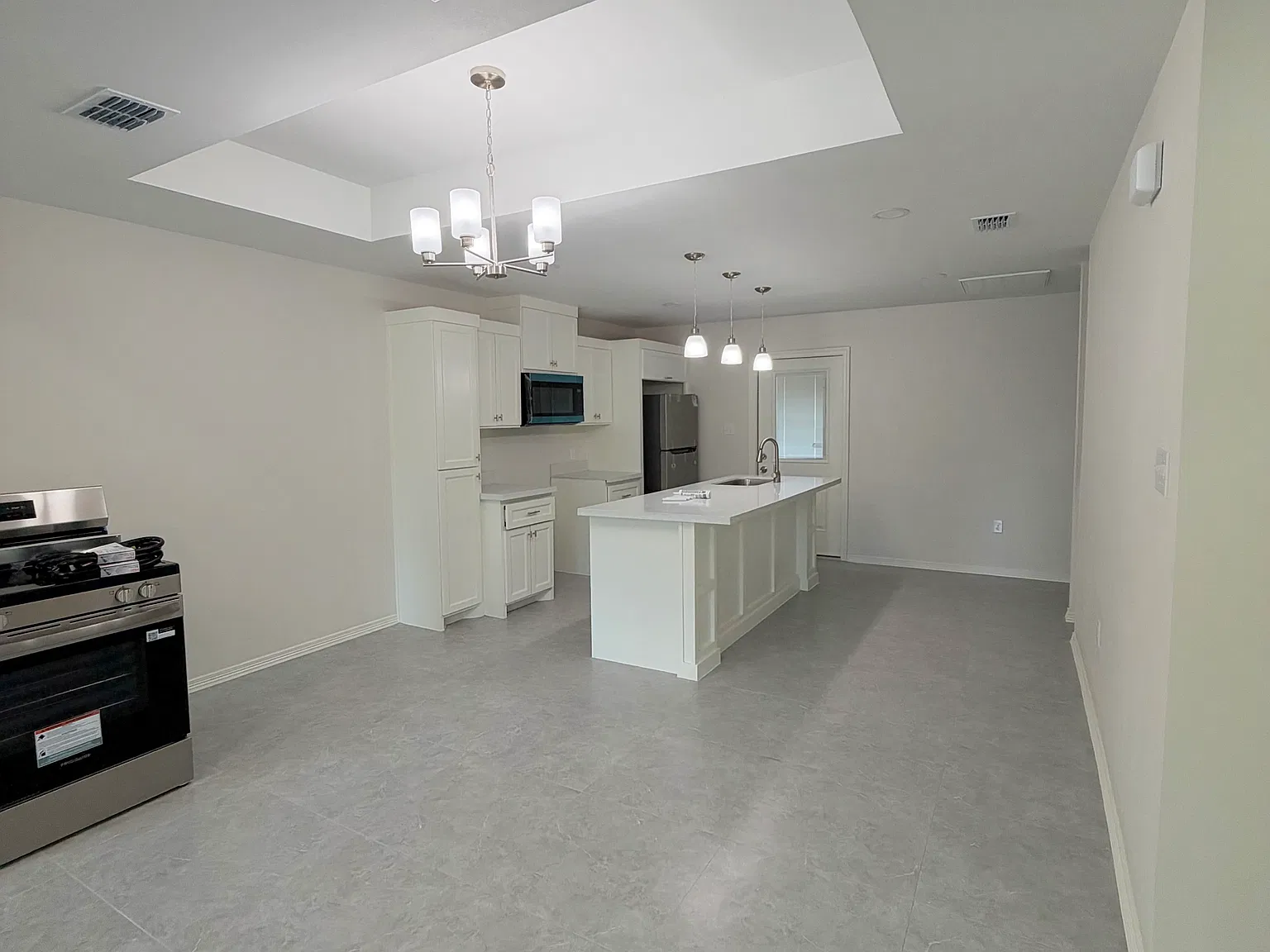 225 Midway Dr — Photo 4