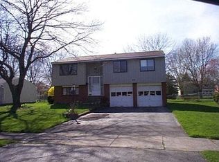 28 Burning Brush Dr, Rochester, NY 14606