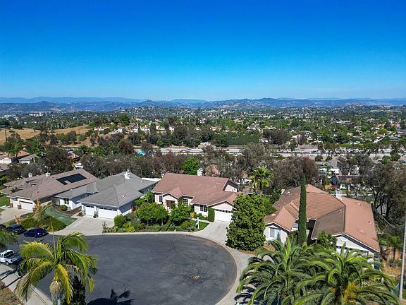 3rd image of 1992 Ridge Way Gln