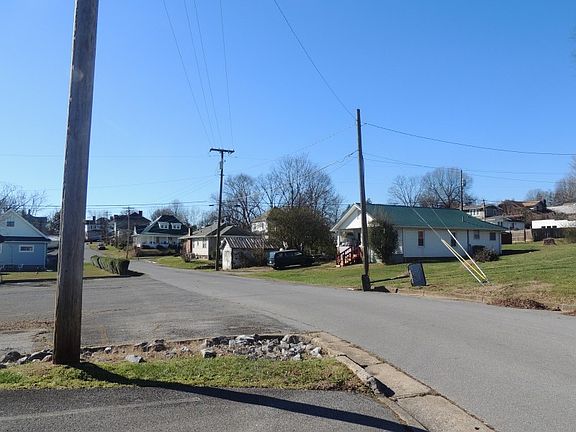 4th image of 528 Thomas St