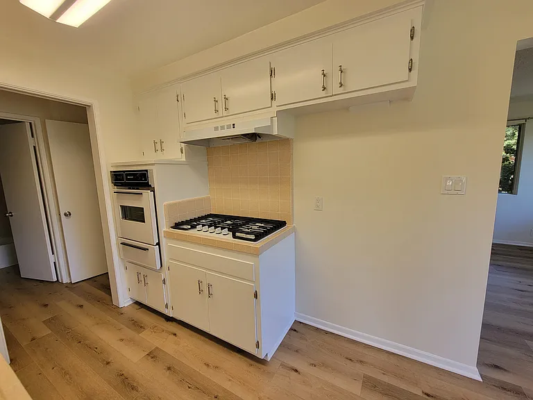 13530 Leadwell St #5 — Photo 5