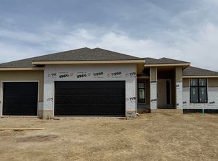 10907 102nd St, Papillion, NE 68046