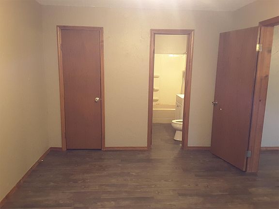 3rd image of 501 1/2 E Walnut Ave