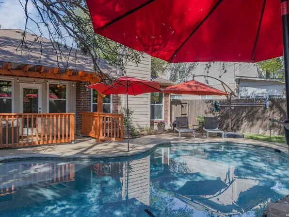 10502 Pembriar Cir, San Antonio, TX 78240