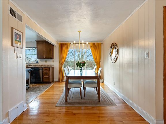 5th image of 213 White Oak Dr