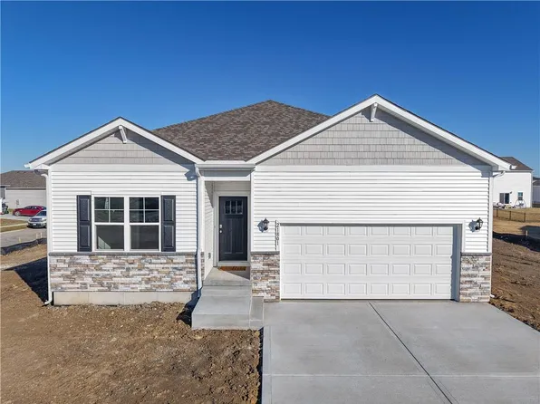 21801 Vinci Cir, Peculiar, MO 64078