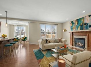 29 Royal Birkdale Dr NW, Calgary, AB T3G5C7
