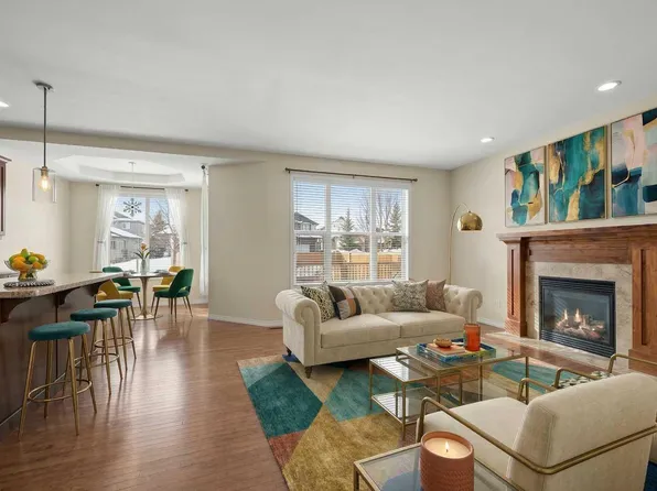 29 Royal Birkdale Dr NW, Calgary, AB T3G 5C7