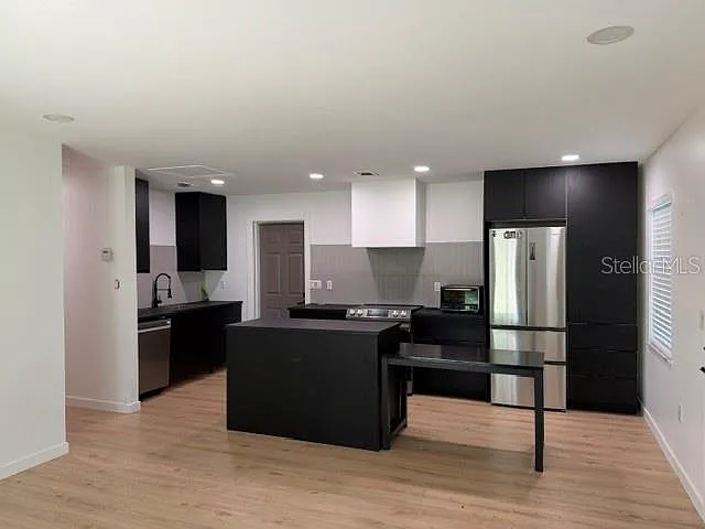 1405 Park Lake St — Photo 2