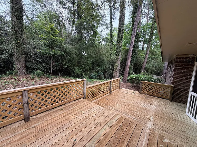 535 Godfrey Ln — Photo 5