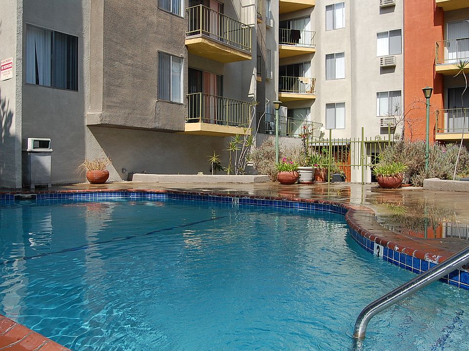 1st image of 515 Kelton Ave #327