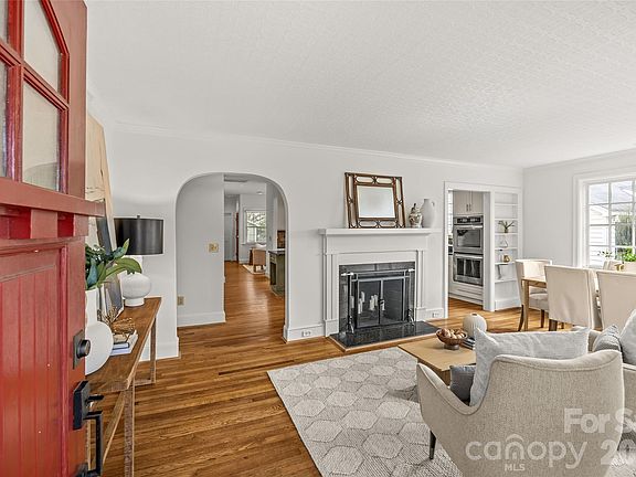 3rd image of 1824 Kenwood Ave