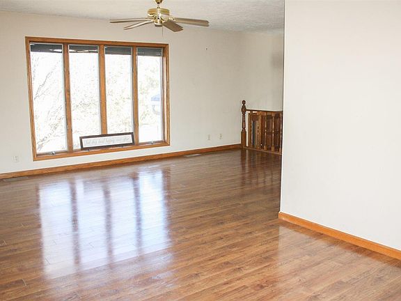 3rd image of 1416 Western Ave