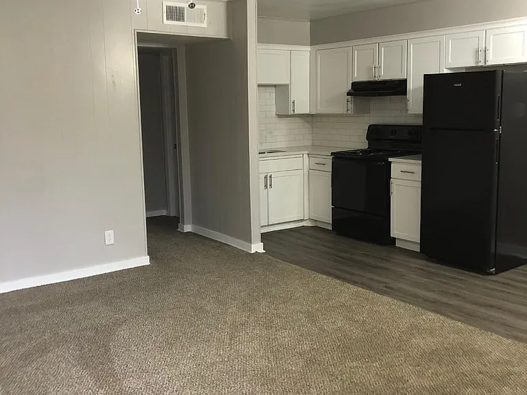 Kenwood Heights Apartments — Photo 3