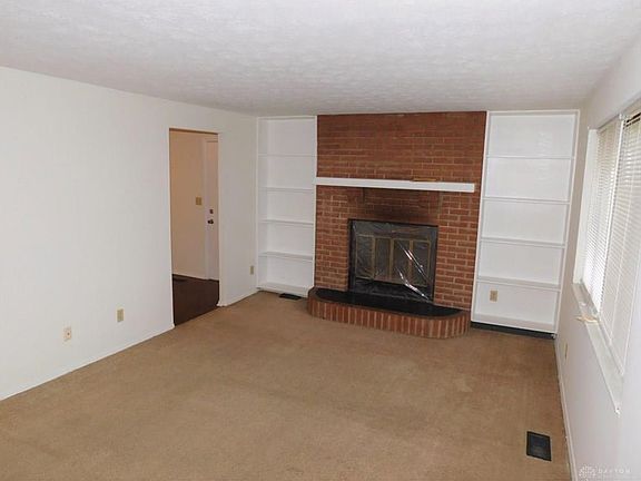 3rd image of 10 Bursley Ct
