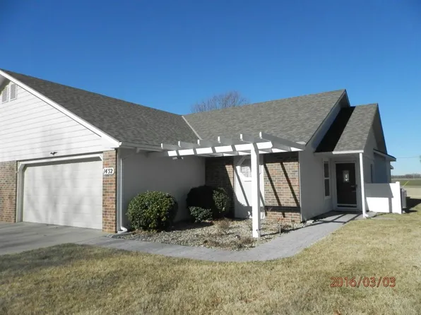 1432 Stone Bridge Dr, Hutchinson, KS 67502