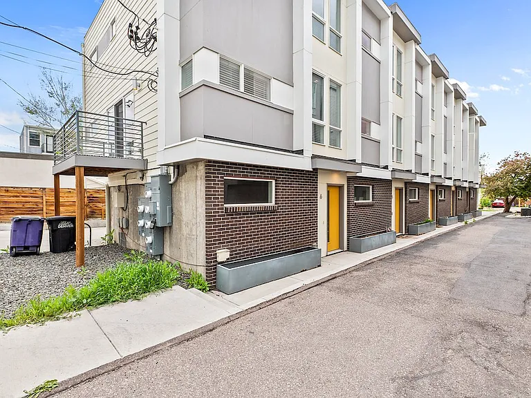 1711 Hooker St #6 — Photo 2