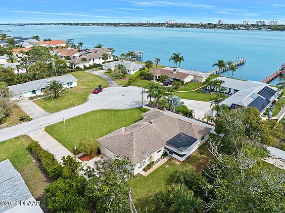 4th image of 28 Sterling Cir