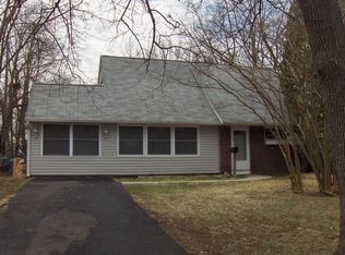 5 Kindle Ln, Levittown, PA 19055