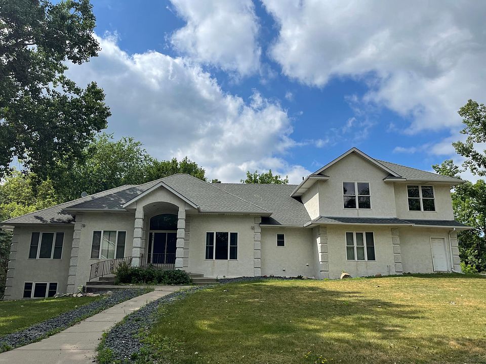Wonderful Woodbury opportunity !