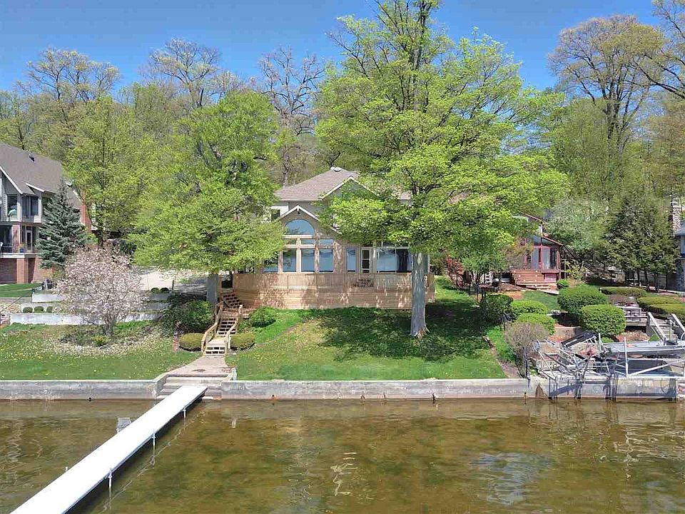 Welcome to this Lake Tippecanoe Lakefront