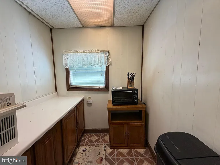 508 W Burke St — Photo 15