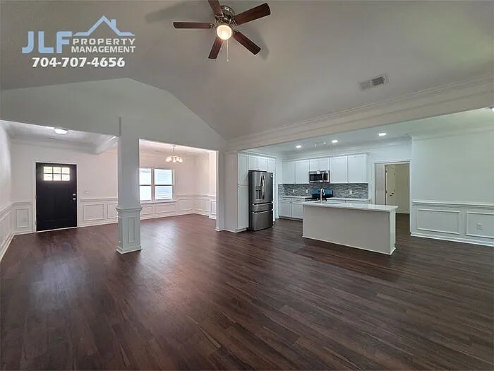 595 Foxwood Dr — Photo 3