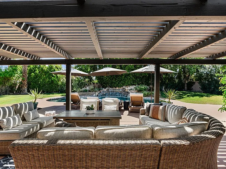 Outdoor Patio- Lots of seating, fire pit