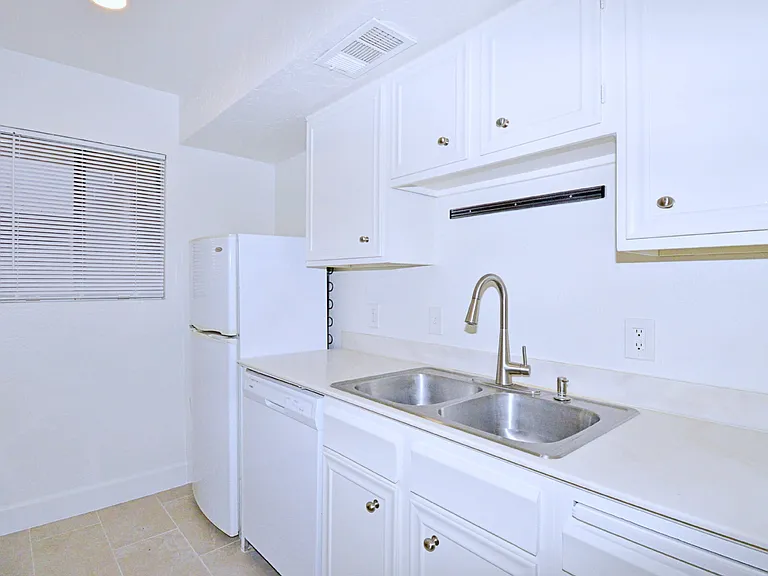 1050 E Ramon Rd #126 — Photo 10