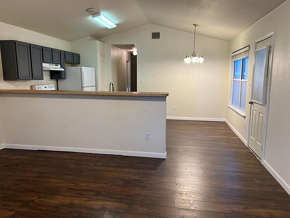 2nd image of 1524 Well St
