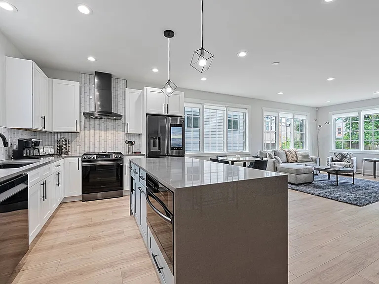 287 E Greenwood Ave — Photo 23