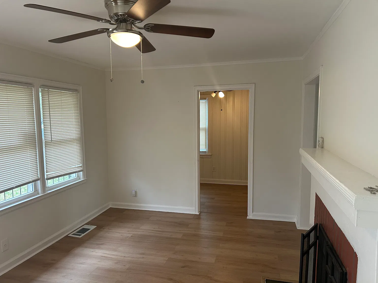 2 bed, 923 sqft, $1,500 — Photo 3