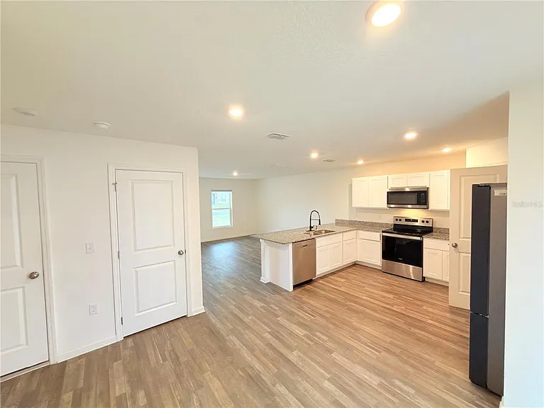 733 James Ct — Photo 6