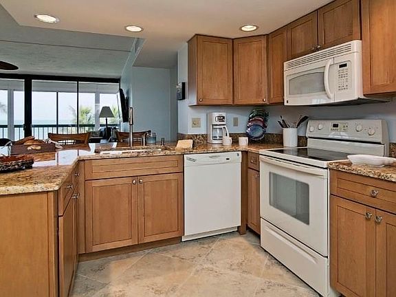 4th image of 26300 Hickory Blvd APT 406