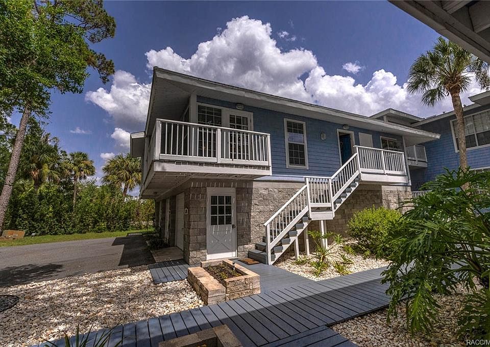 1st image of 255 NW Baypath Dr #2