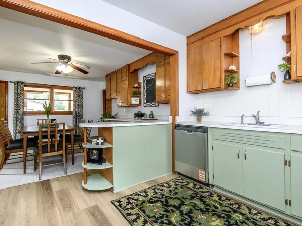 2615 E Denton AVENUE, Saint Francis, WI 53235