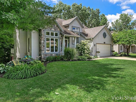 2nd image of 5926 Arroyo Vista Dr NE