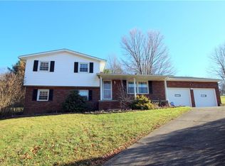 11311 Acadia Dr NE, Magnolia, OH 44643