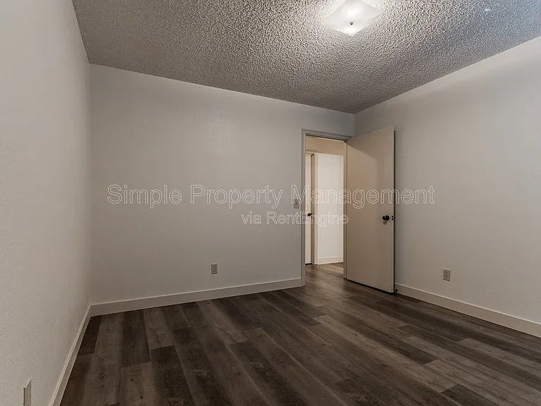 7712 NW 101st St — Photo 28