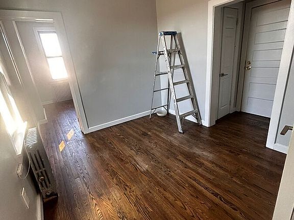 3rd image of 112 Maple St